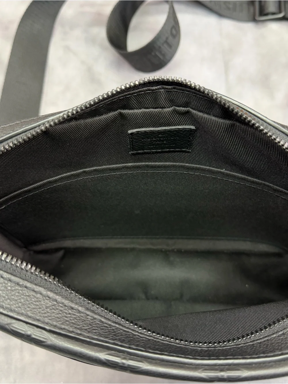 Louis Vuitton Trio Messenger Monogram Shadow Leather EXCELLENT CONDITION